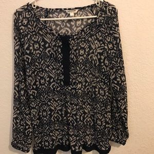 Tantrums size large black and white pattern